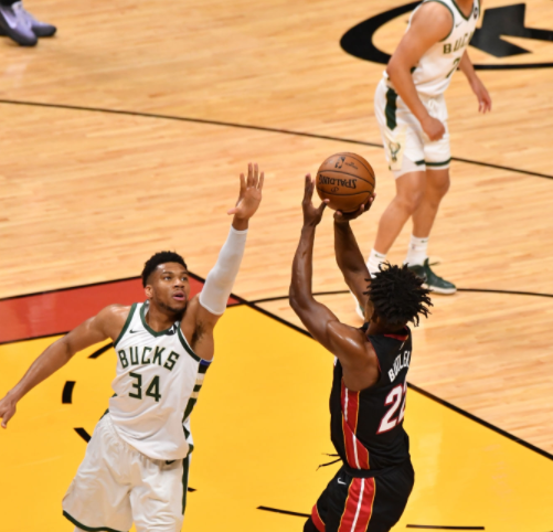 阿德巴约统治攻防热火主场轻取活塞显实力  阿德巴约统治攻防热火主场轻取活塞显实力